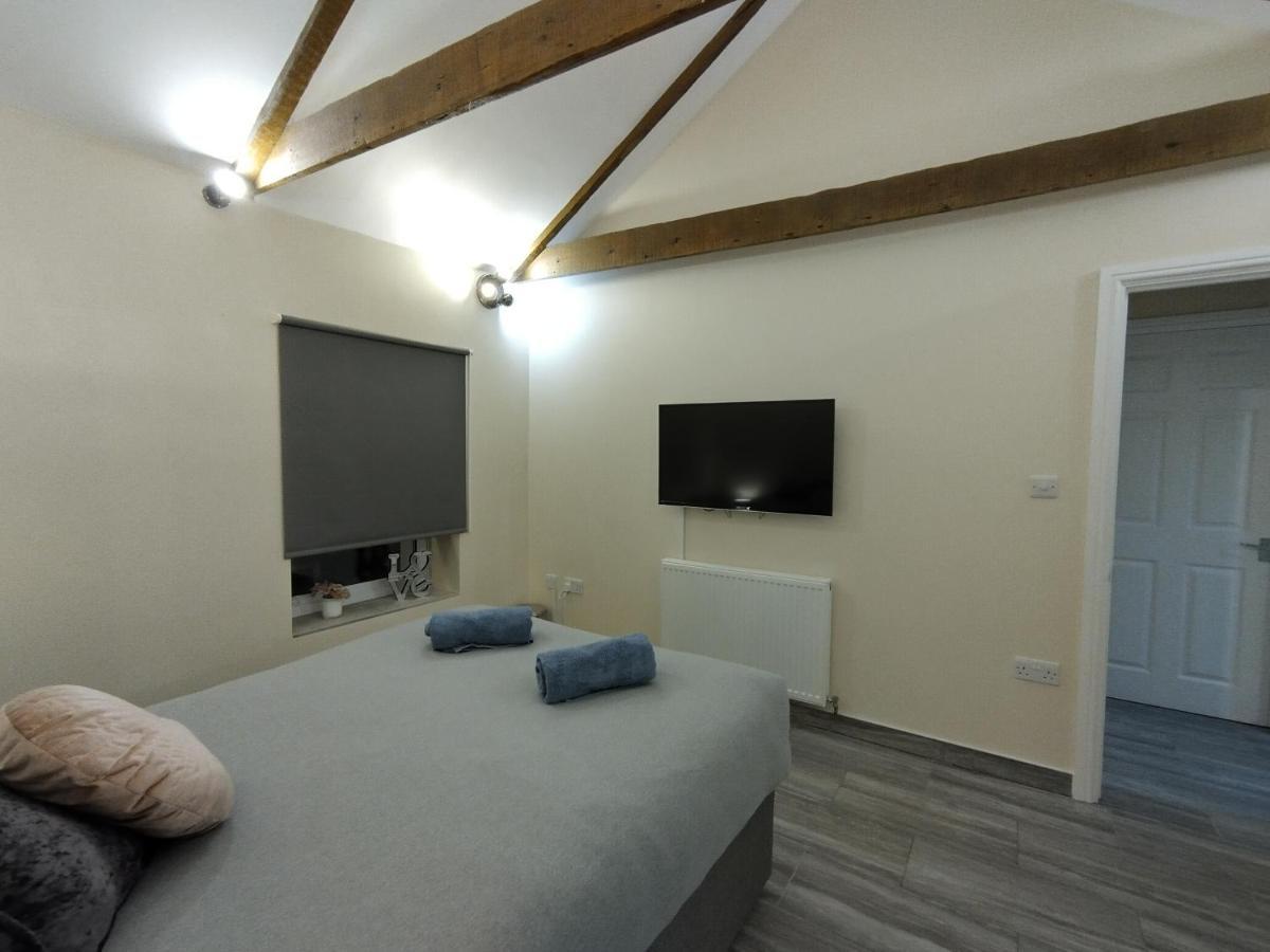 Queens Holiday Apartment Pembroke Dock Exterior foto